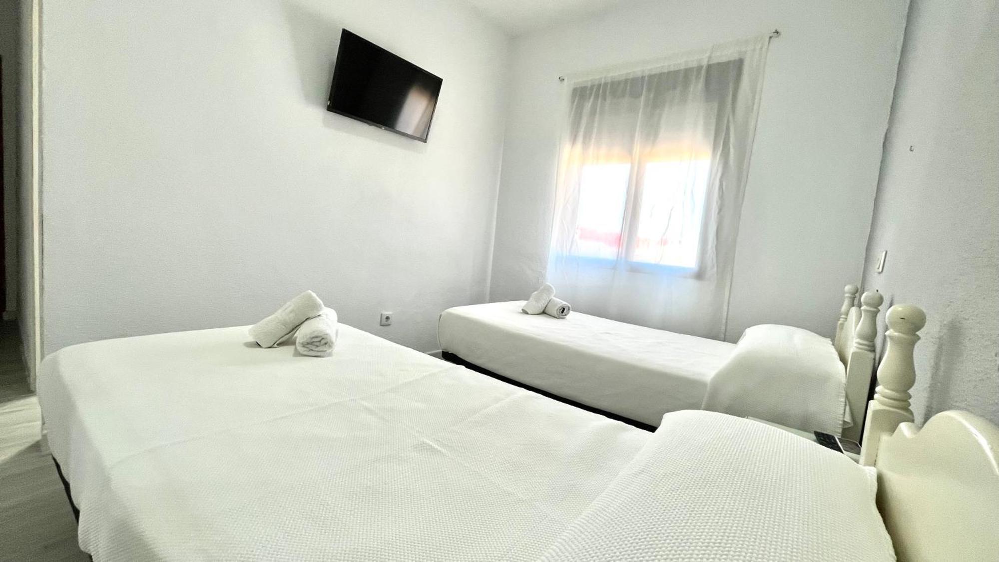 Hostal Carlos III Aldea Quintana Exterior photo